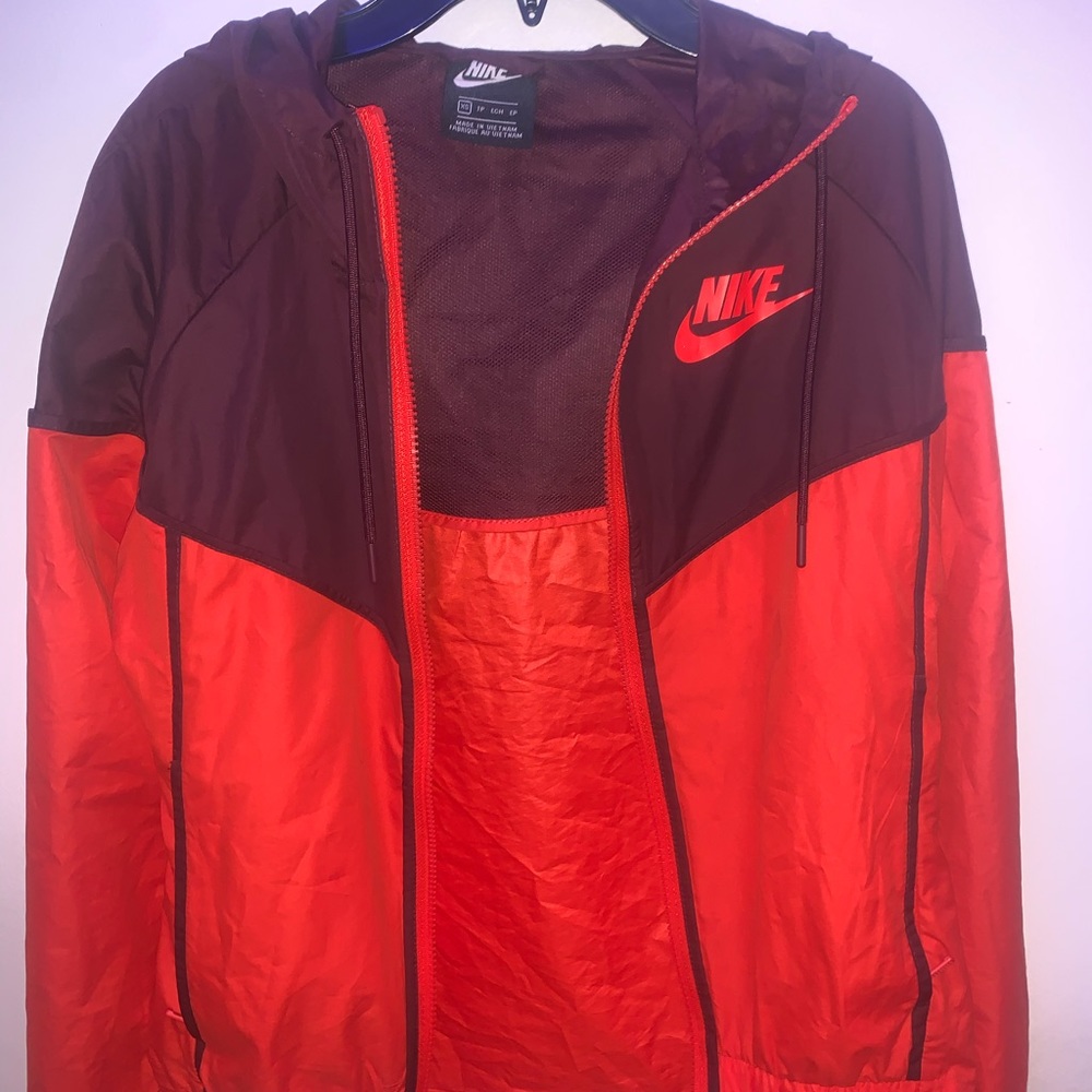 ✨Orange and brown rain jacket ✨ NIKE XS ✨ zip up pockets ✨